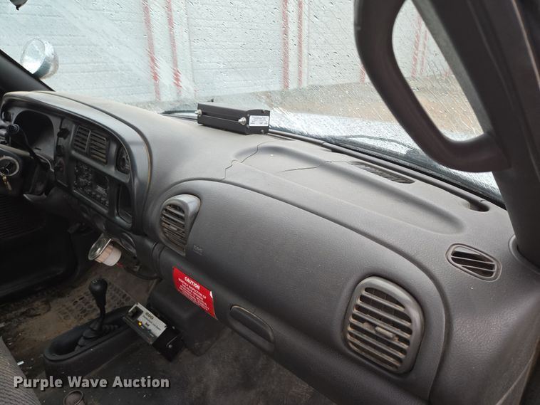 image for item DP6197 2001 Dodge Ram 3500 bucket truck