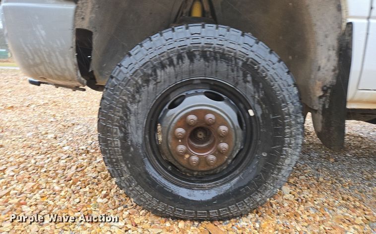 image for item DP6197 2001 Dodge Ram 3500 bucket truck