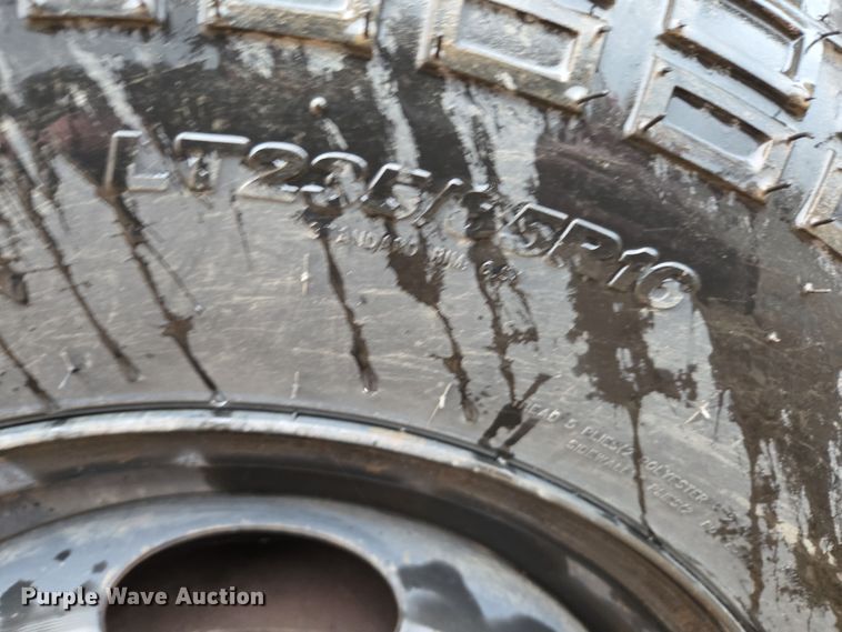 image for item DP6197 2001 Dodge Ram 3500 bucket truck