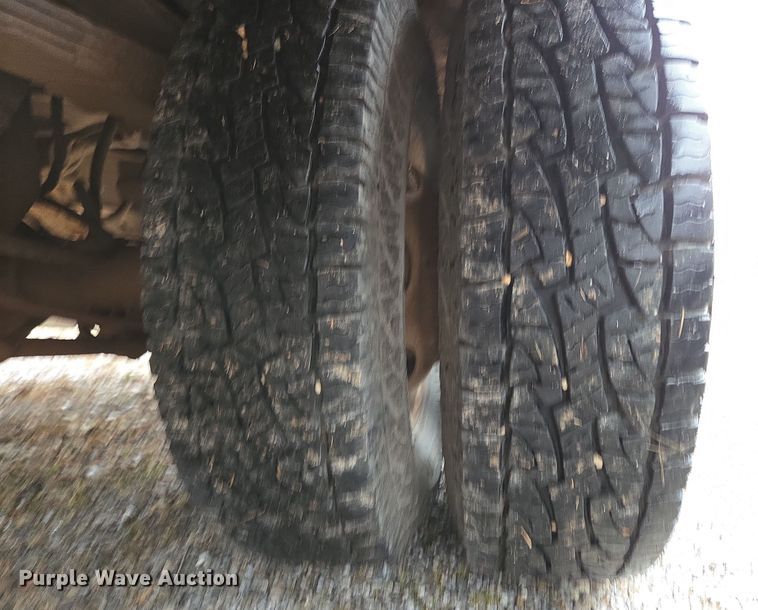 image for item DP6197 2001 Dodge Ram 3500 bucket truck