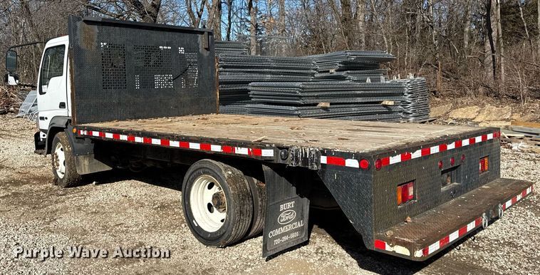 image for item DQ6653 2006 Ford LCF flatbed truck