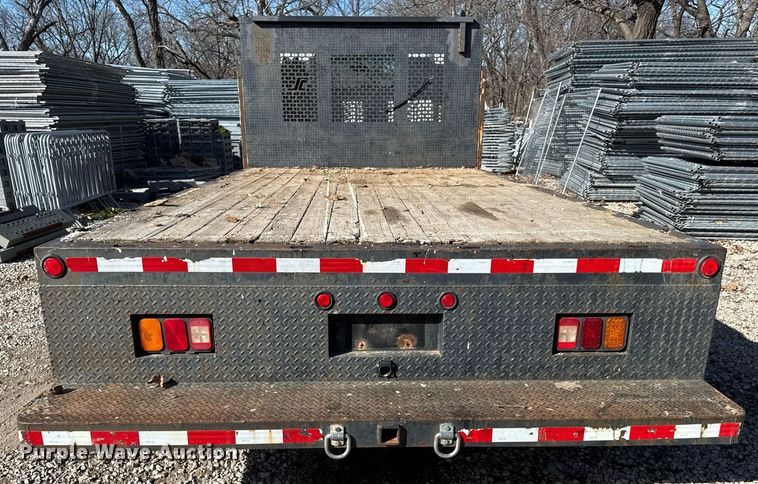 image for item DQ6653 2006 Ford LCF flatbed truck