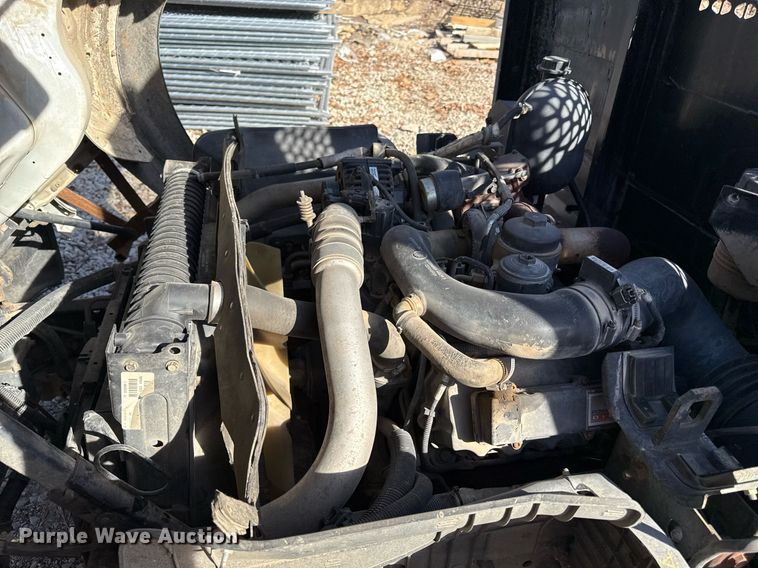 image for item DQ6653 2006 Ford LCF flatbed truck