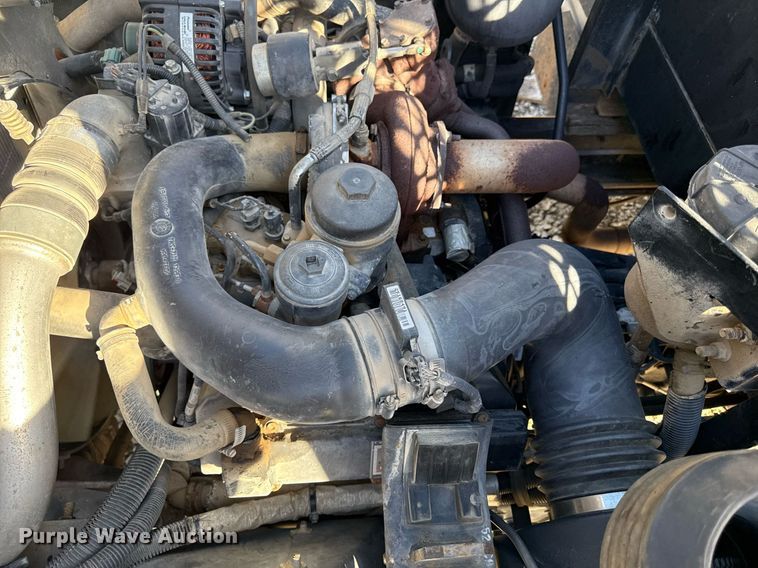 image for item DQ6653 2006 Ford LCF flatbed truck