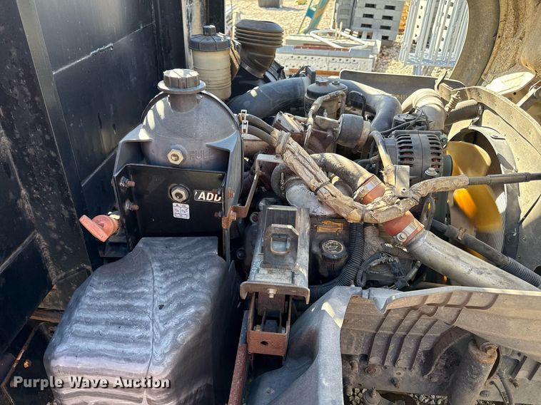 image for item DQ6653 2006 Ford LCF flatbed truck