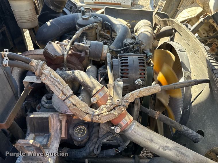 image for item DQ6653 2006 Ford LCF flatbed truck