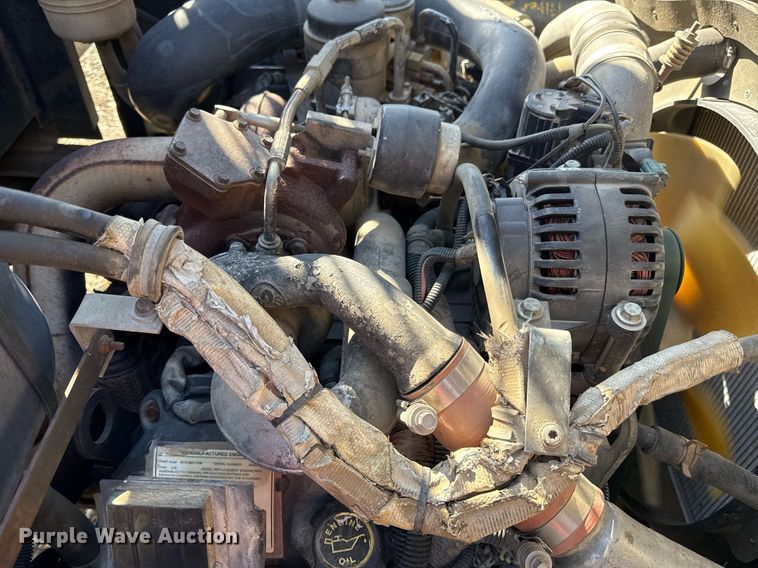 image for item DQ6653 2006 Ford LCF flatbed truck