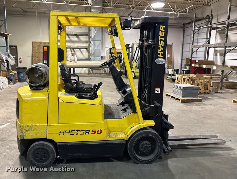 image for item DQ6681 2000 Hyster 50 forklift