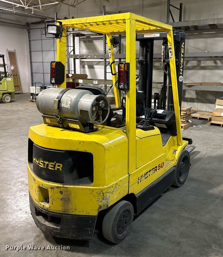 image for item DQ6681 2000 Hyster 50 forklift