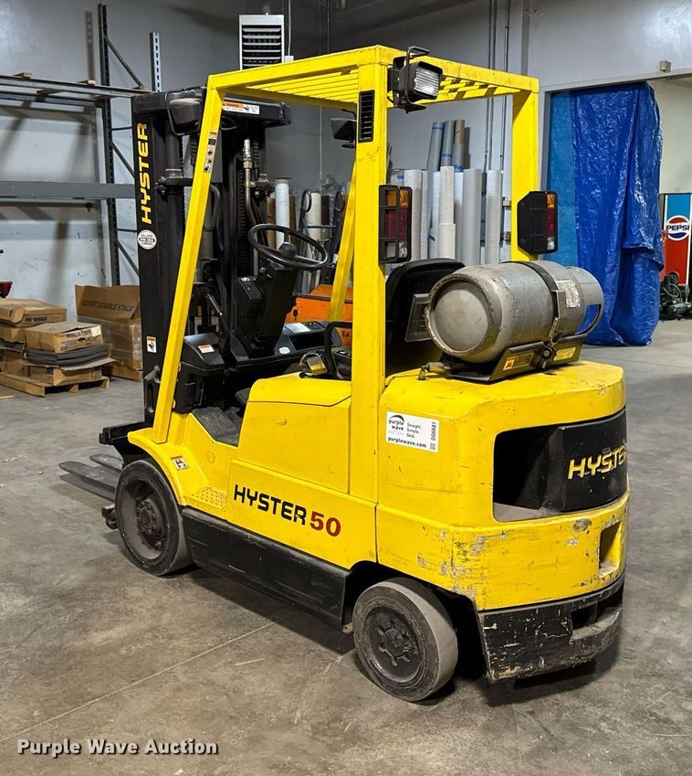 image for item DQ6681 2000 Hyster 50 forklift