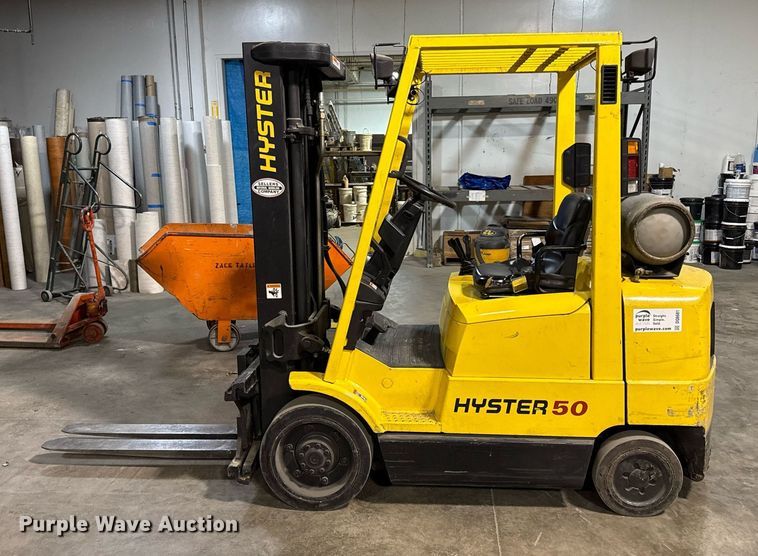 image for item DQ6681 2000 Hyster 50 forklift