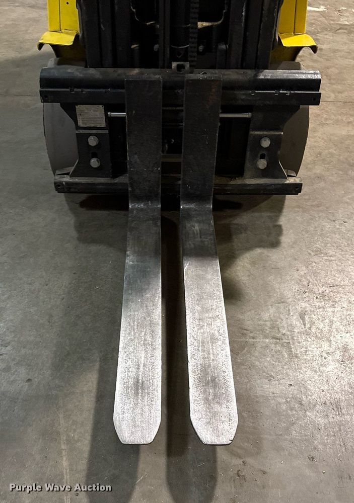 image for item DQ6681 2000 Hyster 50 forklift