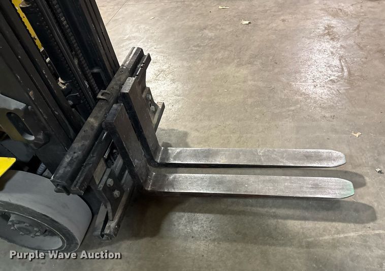 image for item DQ6681 2000 Hyster 50 forklift