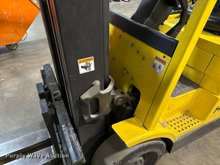 image for item DQ6681 2000 Hyster 50 forklift