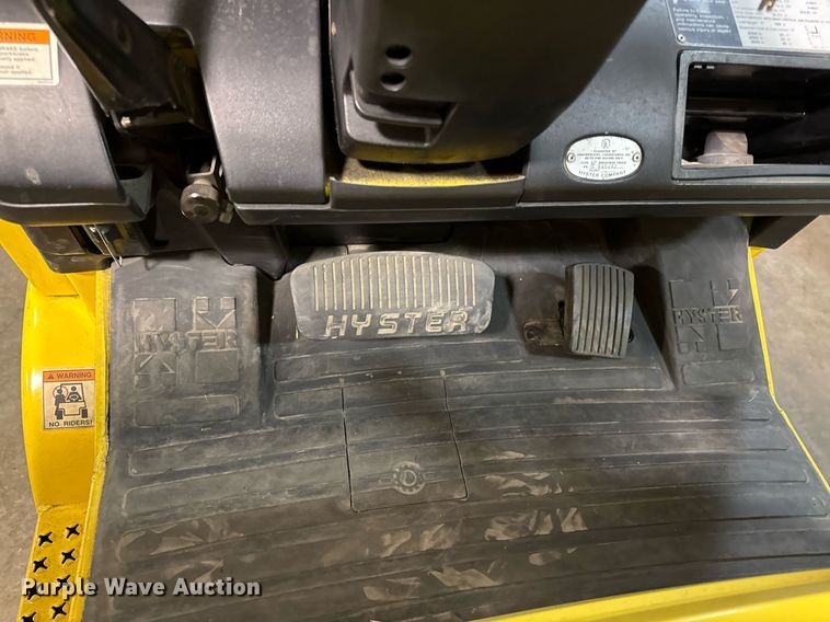 image for item DQ6681 2000 Hyster 50 forklift
