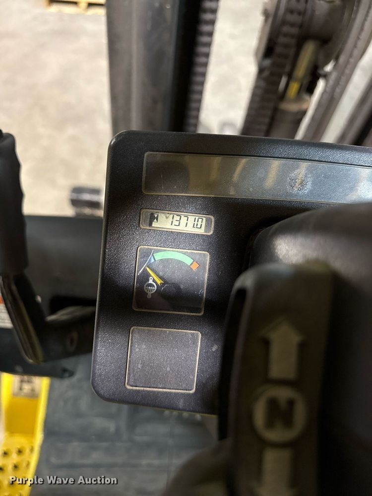 image for item DQ6681 2000 Hyster 50 forklift