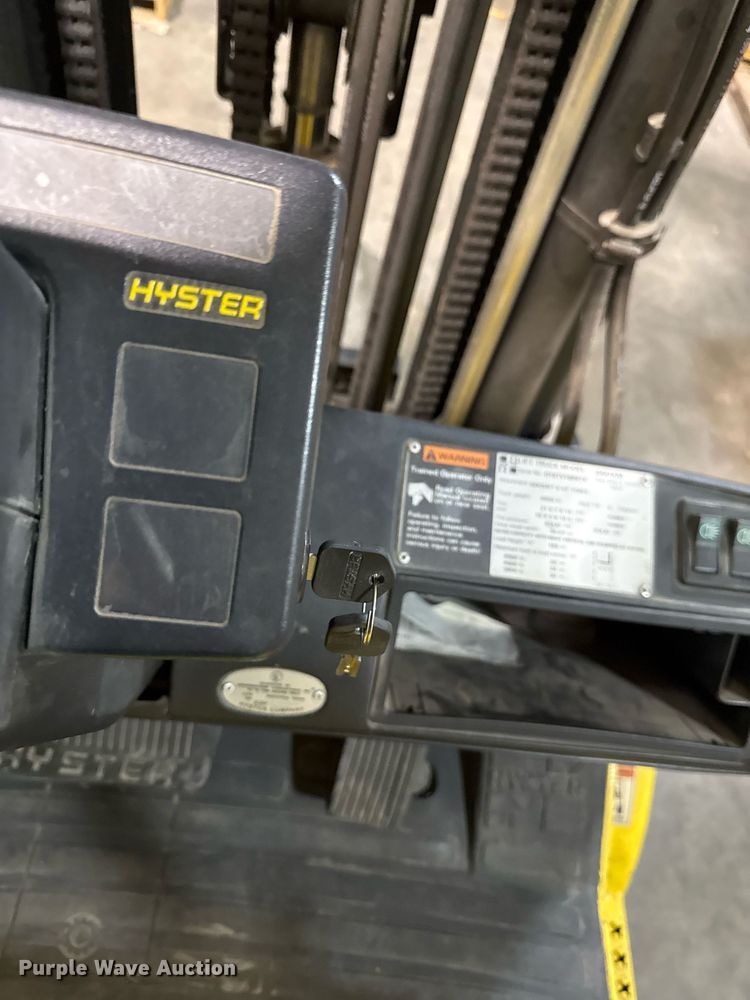 image for item DQ6681 2000 Hyster 50 forklift