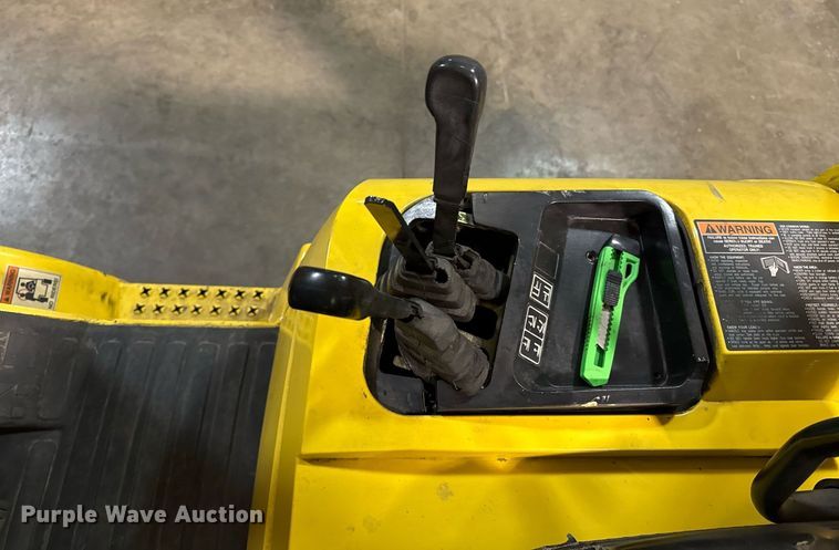 image for item DQ6681 2000 Hyster 50 forklift