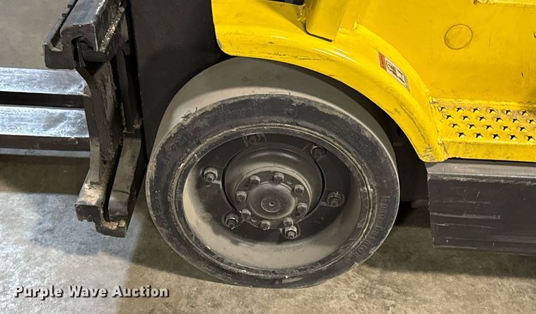 image for item DQ6681 2000 Hyster 50 forklift