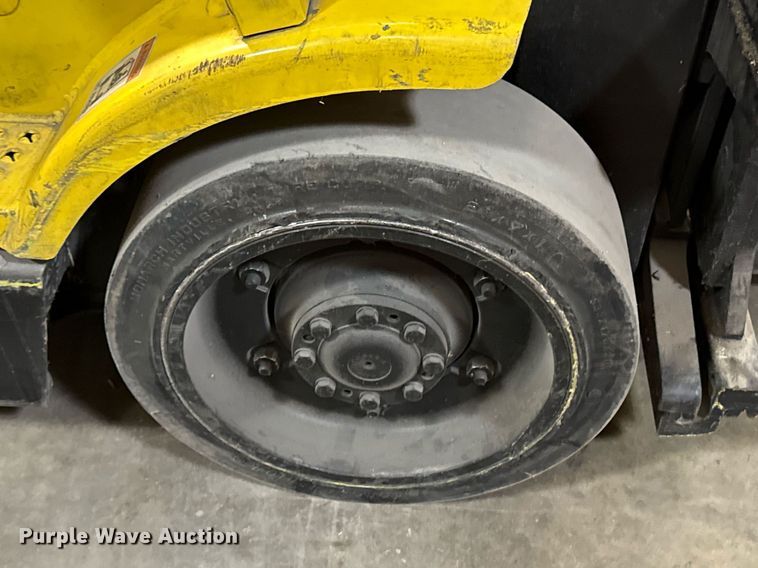 image for item DQ6681 2000 Hyster 50 forklift