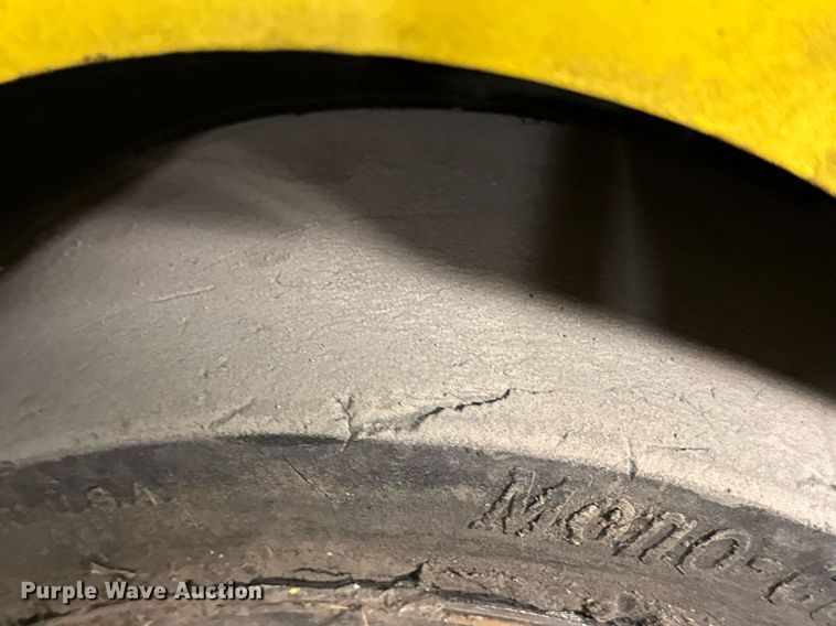 image for item DQ6681 2000 Hyster 50 forklift