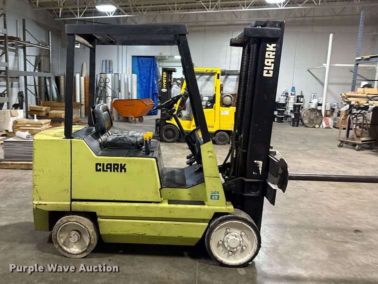 image for item DQ6682 Clark GCS25MB forklift