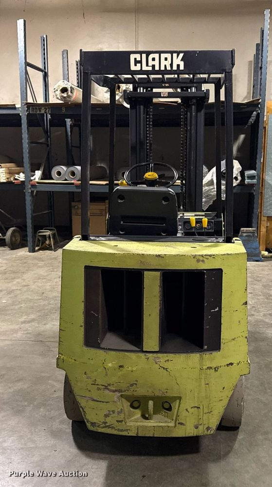 image for item DQ6682 Clark GCS25MB forklift