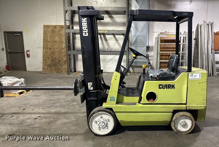image for item DQ6682 Clark GCS25MB forklift