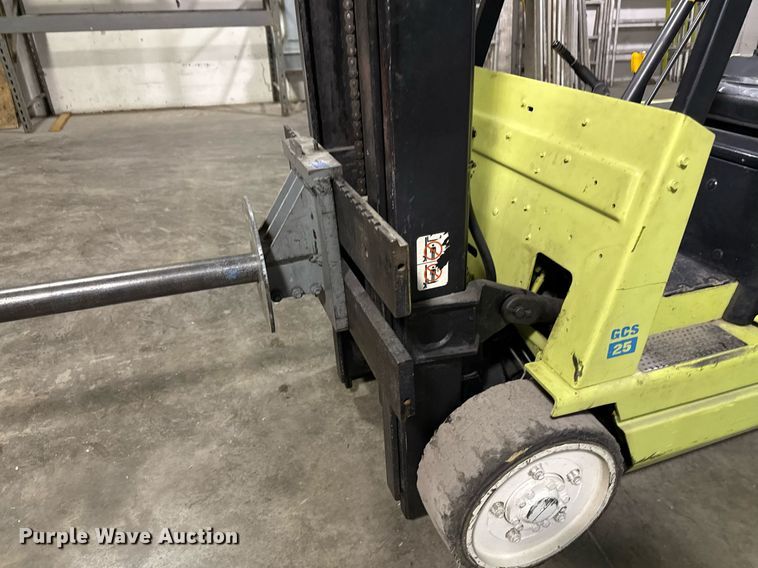 image for item DQ6682 Clark GCS25MB forklift