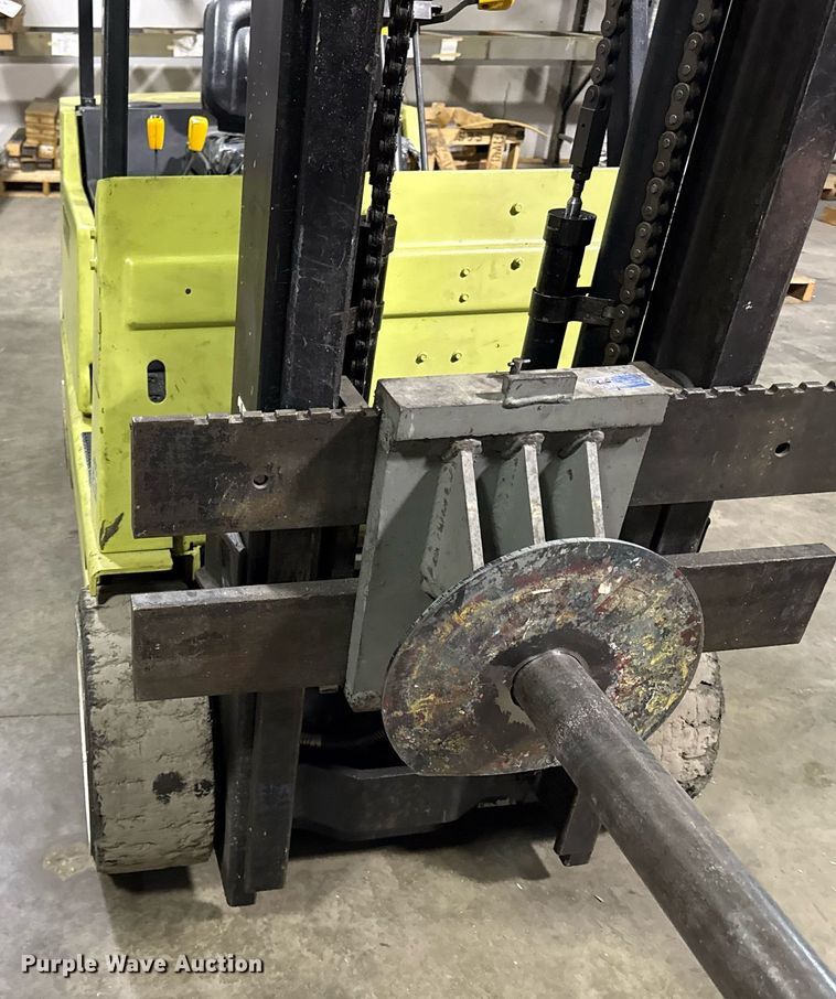 image for item DQ6682 Clark GCS25MB forklift