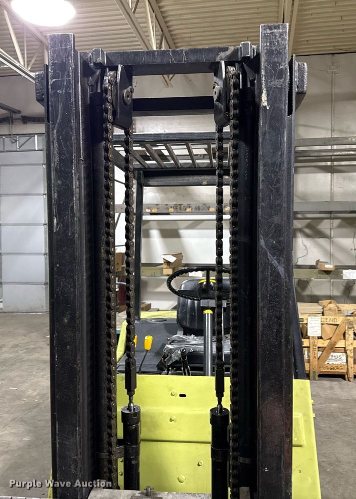 image for item DQ6682 Clark GCS25MB forklift