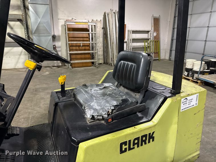 image for item DQ6682 Clark GCS25MB forklift