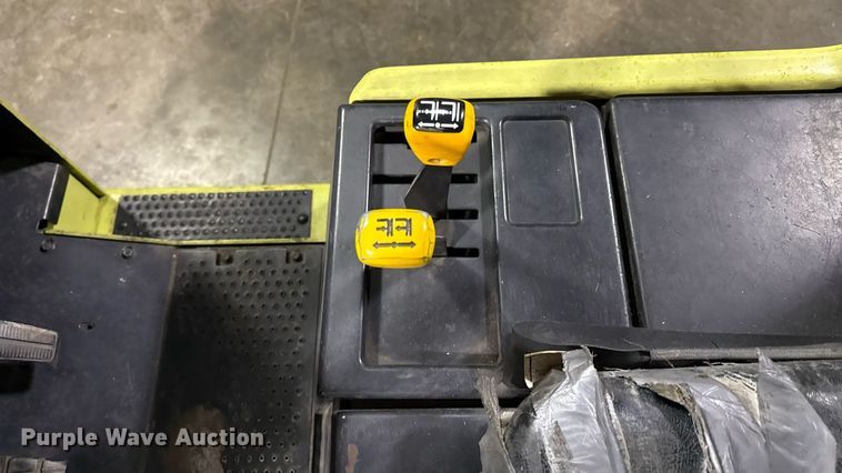 image for item DQ6682 Clark GCS25MB forklift