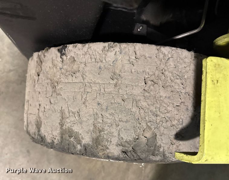 image for item DQ6682 Clark GCS25MB forklift