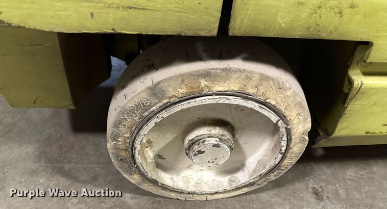 image for item DQ6682 Clark GCS25MB forklift