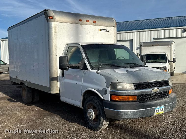 image for item DT0613 2010 Chevrolet Express box truck