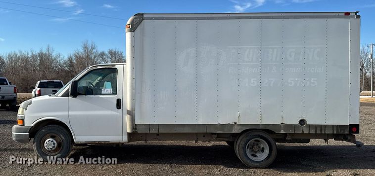 image for item DT0613 2010 Chevrolet Express box truck