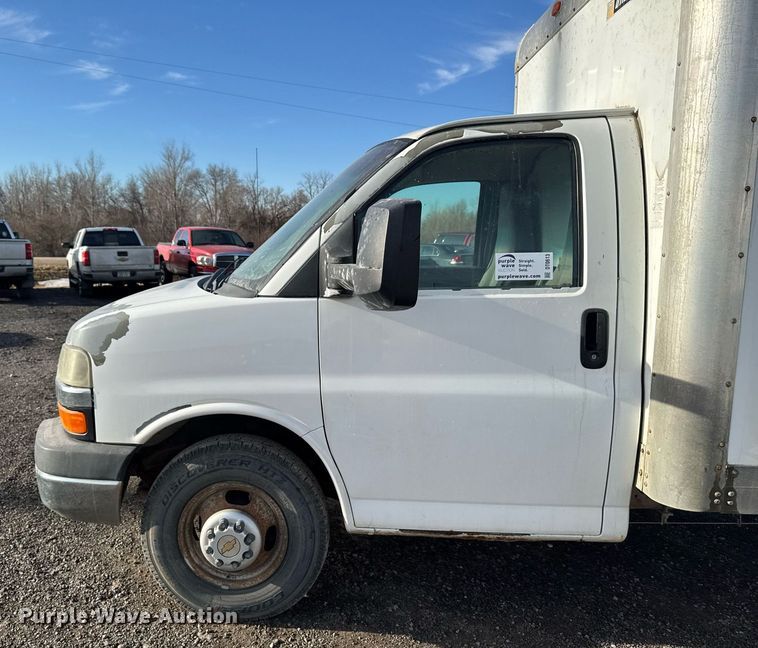 image for item DT0613 2010 Chevrolet Express box truck