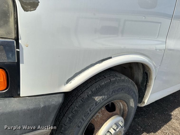 image for item DT0613 2010 Chevrolet Express box truck