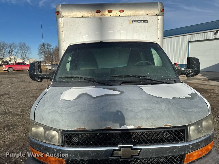 image for item DT0613 2010 Chevrolet Express box truck
