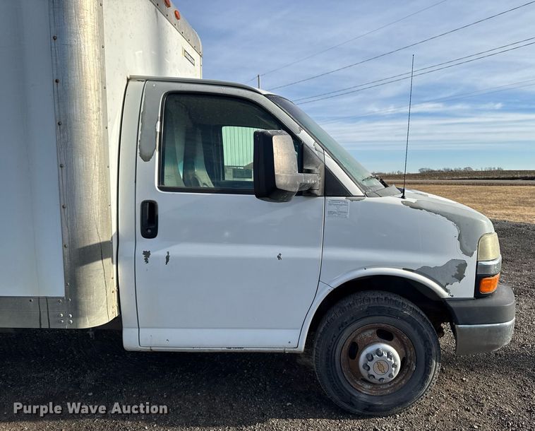 image for item DT0613 2010 Chevrolet Express box truck