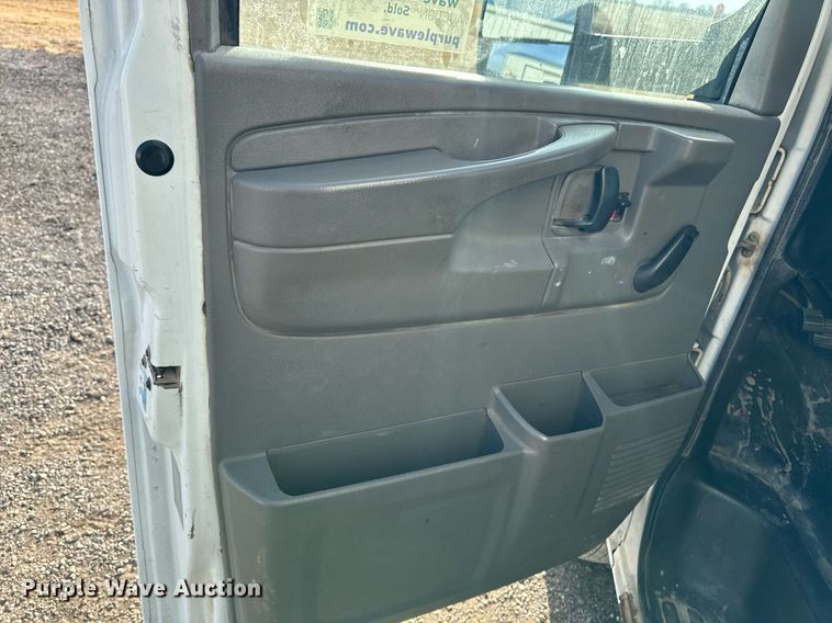 image for item DT0613 2010 Chevrolet Express box truck