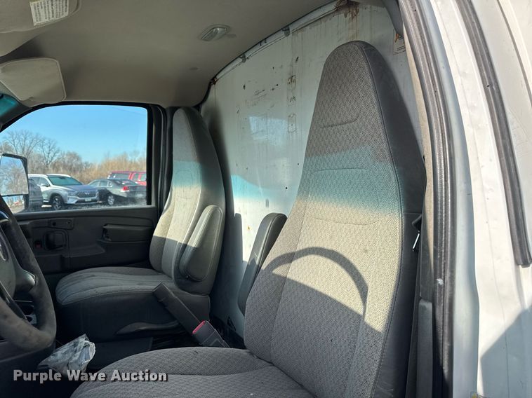 image for item DT0613 2010 Chevrolet Express box truck