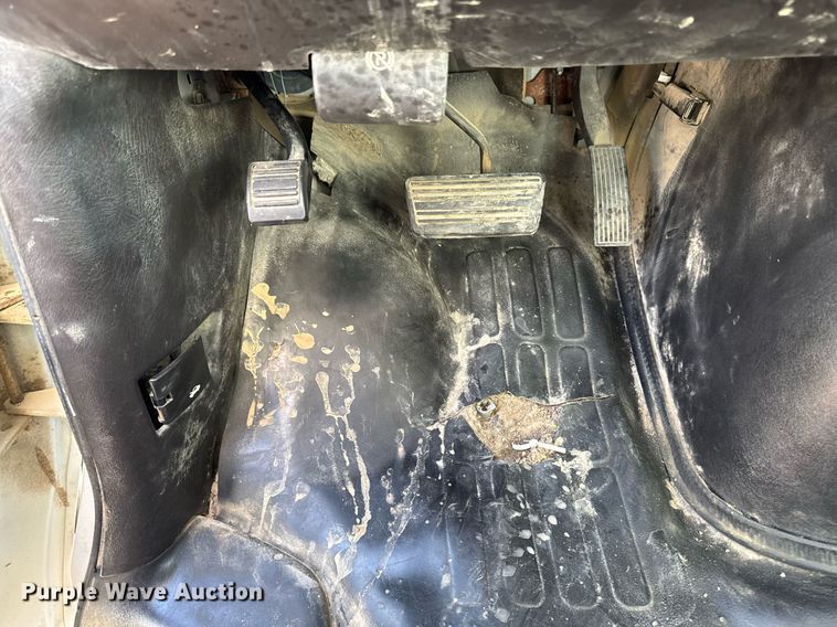 image for item DT0613 2010 Chevrolet Express box truck