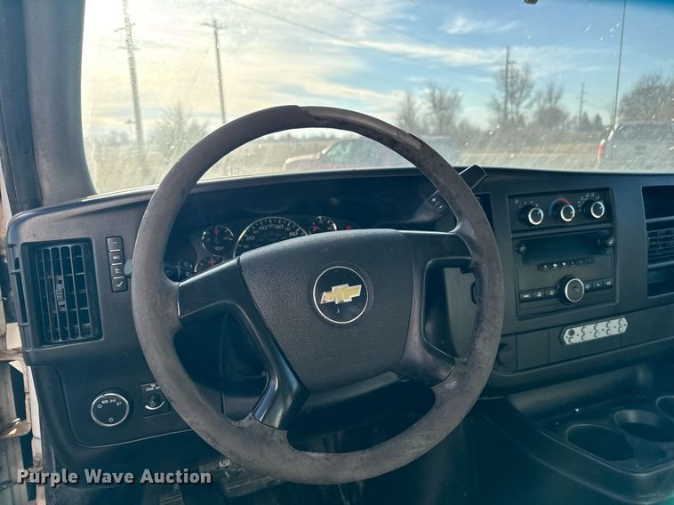 image for item DT0613 2010 Chevrolet Express box truck