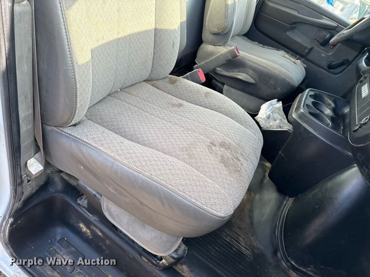 image for item DT0613 2010 Chevrolet Express box truck