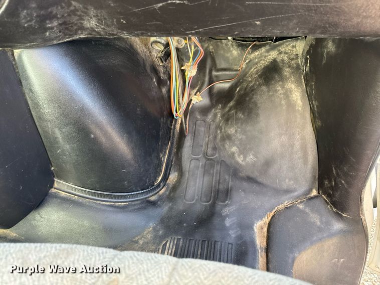 image for item DT0613 2010 Chevrolet Express box truck