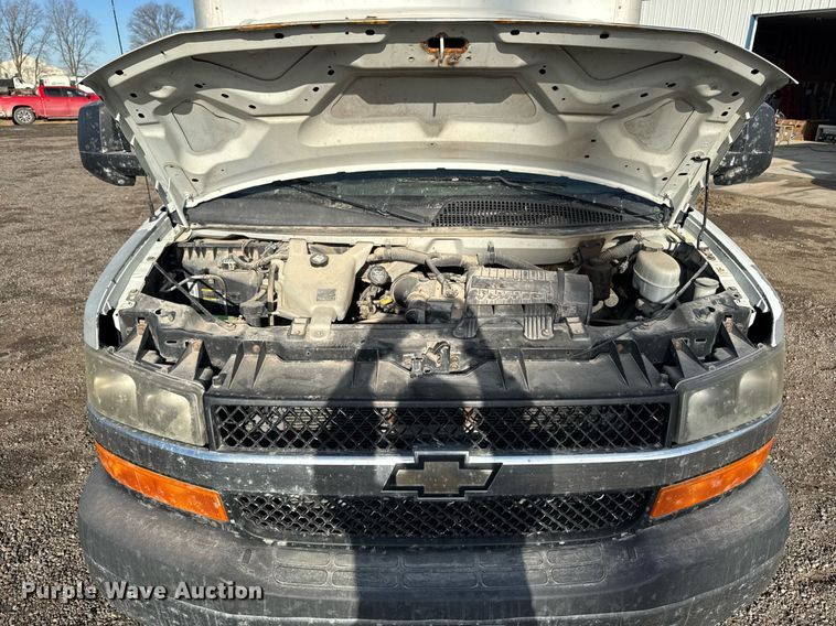 image for item DT0613 2010 Chevrolet Express box truck