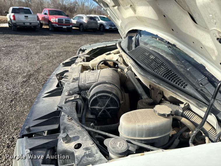 image for item DT0613 2010 Chevrolet Express box truck