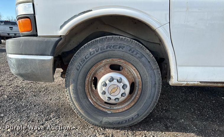 image for item DT0613 2010 Chevrolet Express box truck